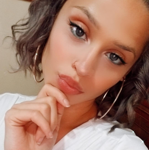 Meet your Posher, Josette - Picture 2 of 2